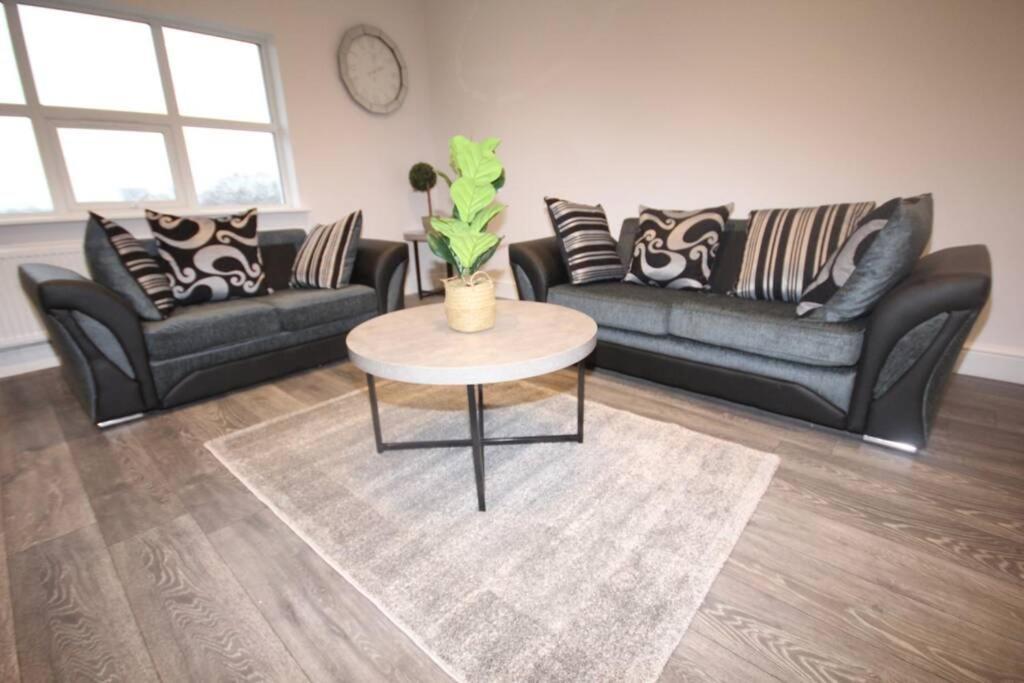 Great West Road Apartments Flat D London Exterior photo