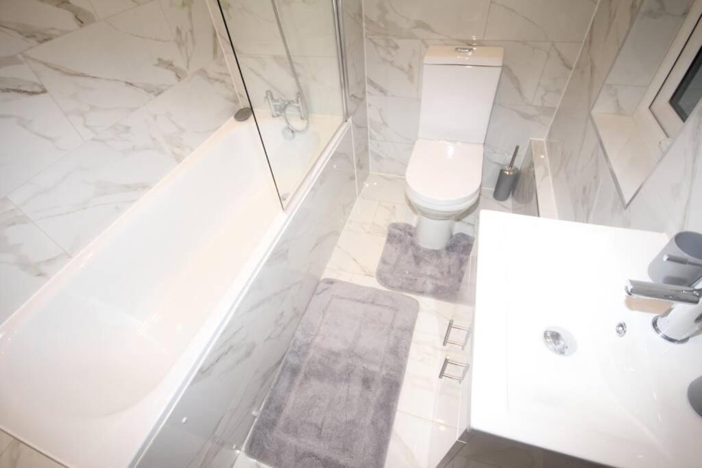 Great West Road Apartments Flat D London Exterior photo
